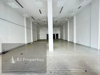On the Main Road side luxury shop very prime lecation business area ready to move only jest 215k
