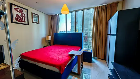 Master bedroom in Iconic 23 Marina