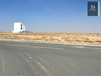 للبيع / الشارقه / روضه القرط ٣١٠٠ قدم سكني / زاويه شارعين