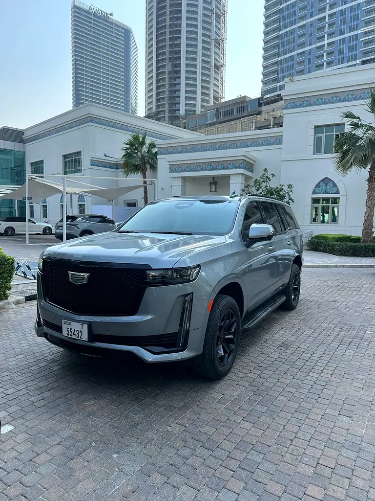 Cadillac Escalade 2024 — photo 1 of 16