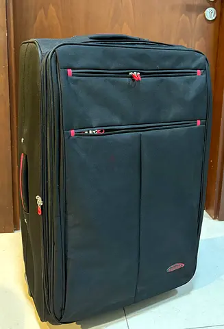 Suitcase Luggage 25kg capacity / 28 inch