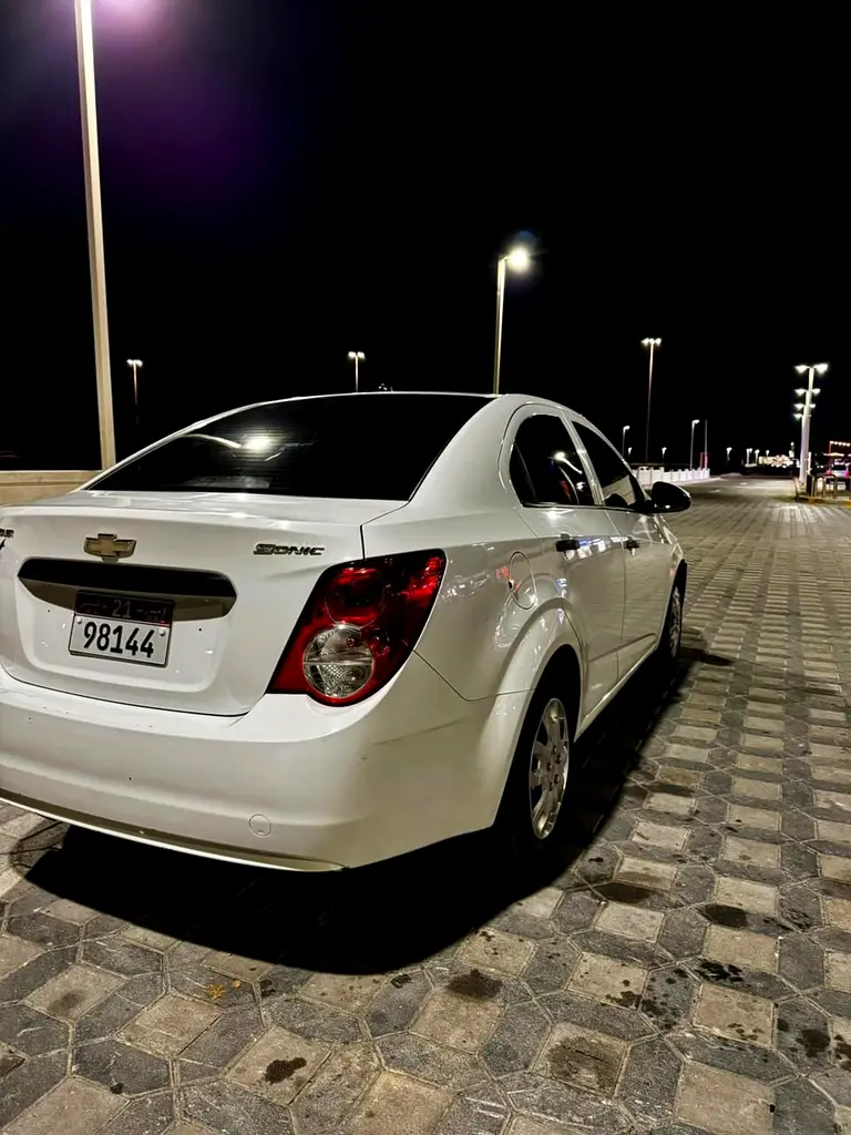 Chevrolet Sonic 2014 — photo 1 of 13