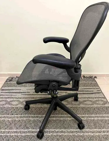Herman Miller Size C Aeron Classic Chair fully loaded