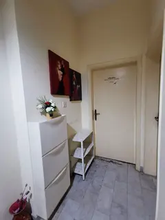 This studio room is very clean. It includes parking, free WiFi, and utilities, all for