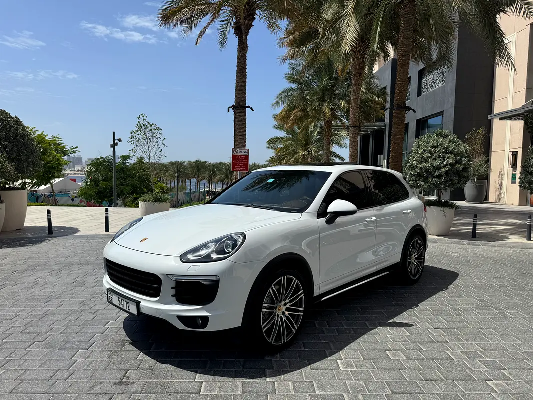 Porsche Cayenne 2015 — photo 1 of 20