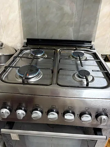 فرن كبير الحجم  ونظيف
