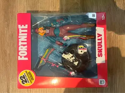BARGAIN BRAND NEW FORTNITE SKULLY PLAYSET