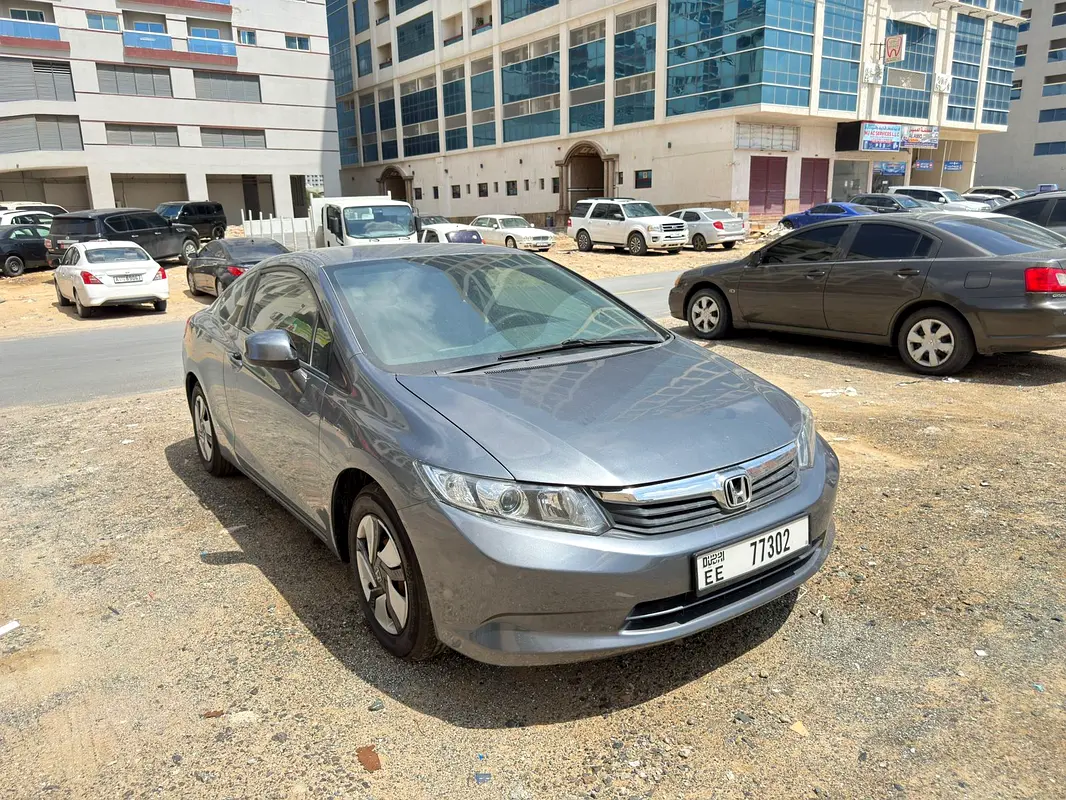 Honda Civic 2012 — photo 1 of 8