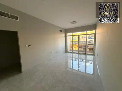 شقة غرفتين وصالة للإيجار بالروضة 3 عجمان قرب شارع عمار، 3 حمامات وبلكونة، تكييف مركزي، مساحات واسعة، 45 ألف، دفع مرن