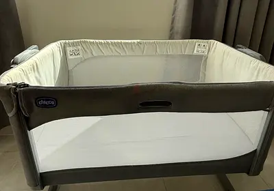 Chicco portable bassinet/playard with bed .