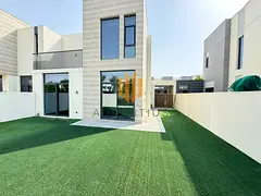 Vacant Unit | Single Row | Landscaped Garden