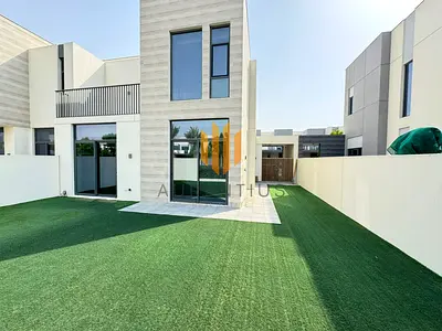 Vacant Unit | Single Row | Landscaped Garden