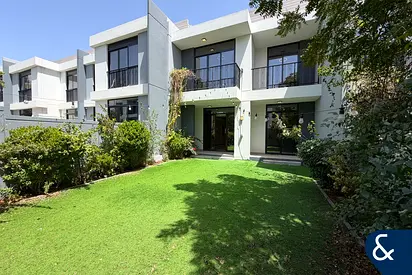 Internal Unit | 3 Ensuites | Enclosed Kitchen