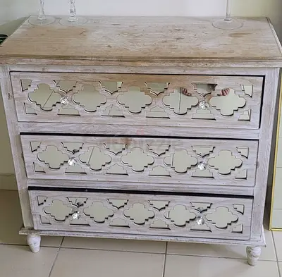 Whitewashed 3-Drawer Chest with mirrored panels