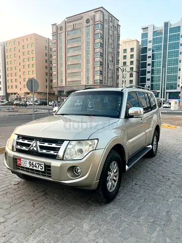 Mitsubishi Pajero 2014 (Mid Option with Sunroof) – a clean, family-used SUV in excellent condition.