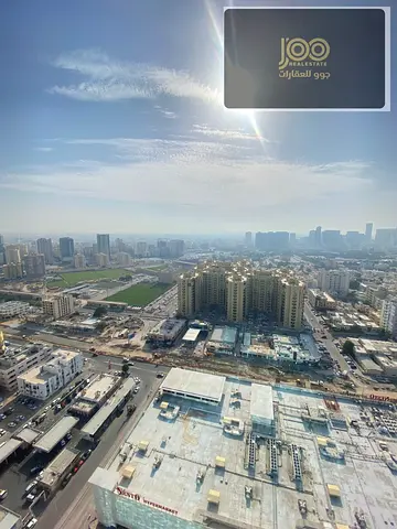 Vacant 1BHK apartment in Oasis Towers, closed kitchen, 2 baths, parking, pool & gym – ready to move in for AED 440,000!