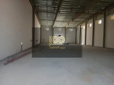 متاح للايجار مستودع لجميع النشاطات غير الغذائية في ام القيوين ام الثعوب كهرباء 70kw