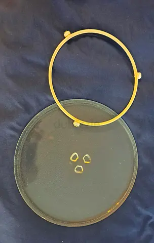 Glass plate for microwave