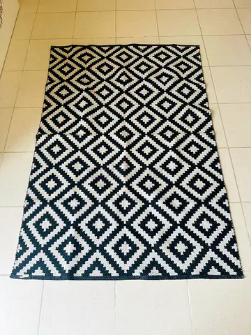 Handwoven rug +2 cushions covers