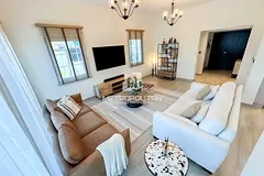 Single Row | 3 Beds | Extended | Fully Upgraded