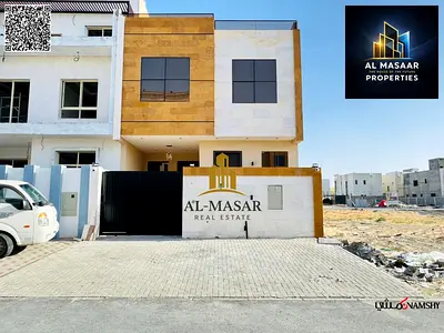 For sale: Modern townhouse with high-end finishing, two floors and a roof, including air conditioning and registration fees. Freehold ownership for al
