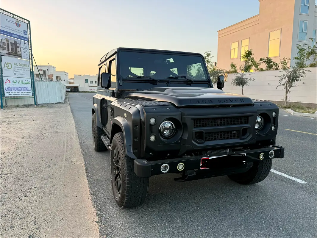 Land Rover Defender 2011 — photo 1 of 10