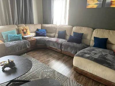 Selling high quality five seater recycliner corner ushape good condition neat and clean pm me if any