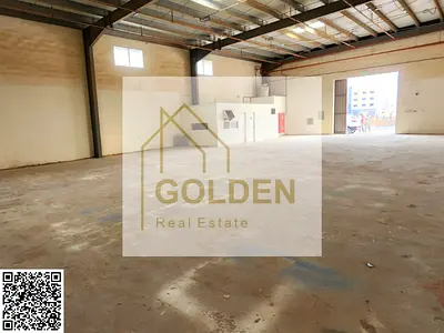 مساحة مسطحة مع مكتب وحمام… هل تبحث عن مستودع عملي وجاهز للعمل؟