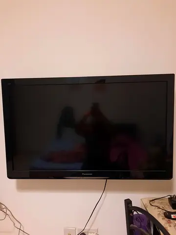 43 PANASONIC LCD TV