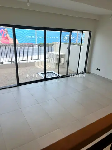 Spacious Layout | Single Row | Ready