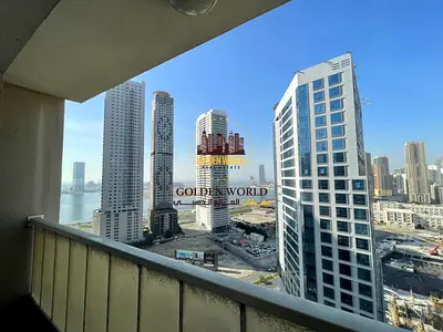 شقة غرفتين وصالة في التعاون والخان بالشارقة مع إطلالة بحرية وغرفة غسيل ومرافق متكاملة تشمل جيم ومسبح وباركينغ