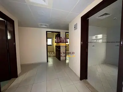 شقة غرفتين وصالة بالمجاز 3، 2 حمام، شقة نظيفة جدًا، موقع مميز قريب من الخدمات، السعر 43 ألف سنويًا.