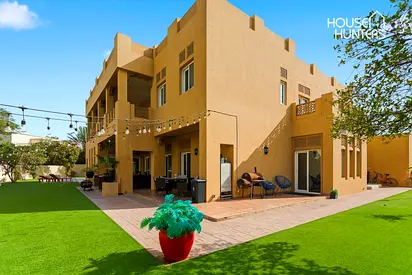 Stunning Seven-Bedroom | Plot size 11,545 sq. ft.