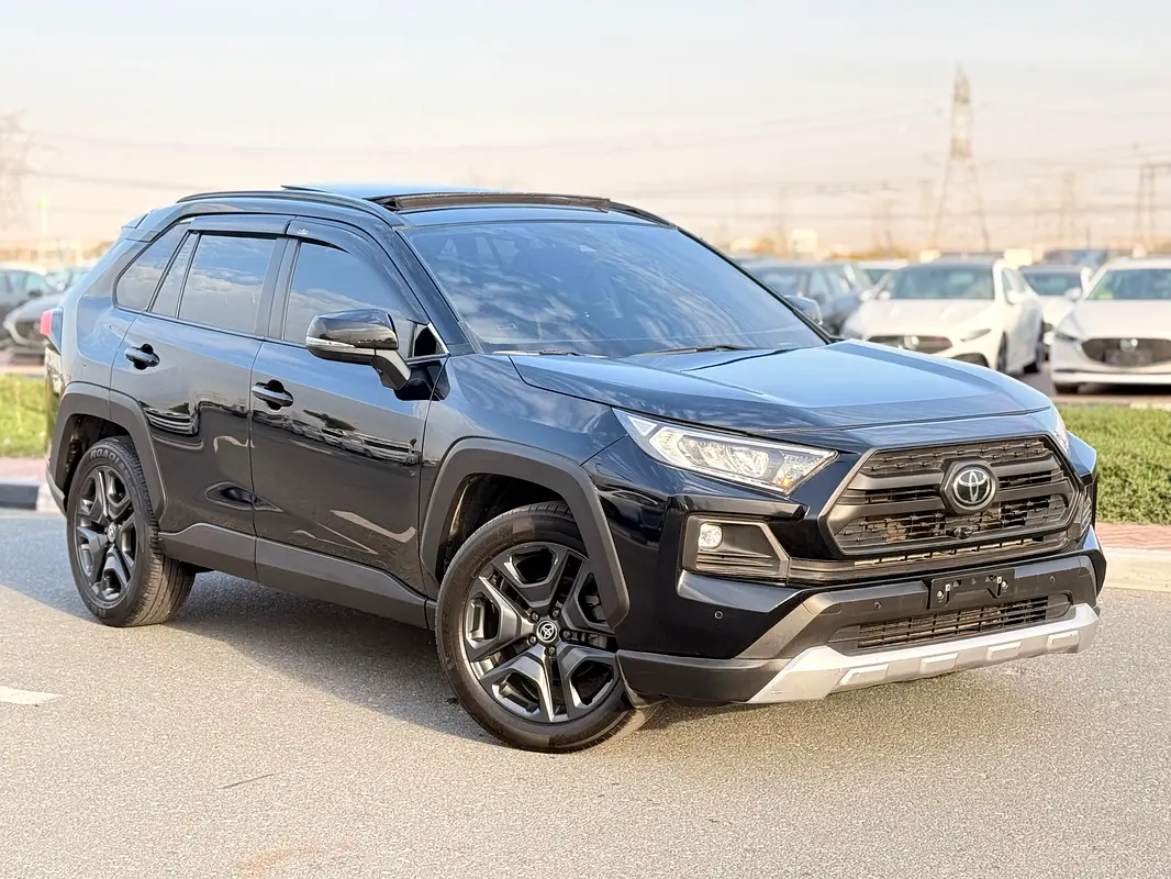 Toyota Rav 4 2022 — photo 1 of 20