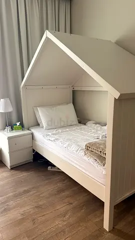 White house-shaped childrens single bed