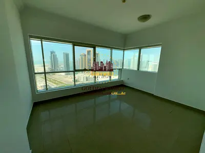 شقة 3 غرف وصالة في التعاون بإطلالة بحرية مفتوحة، بلكونة، غرفة خادمة، 3 حمامات، خزائن بالحائط، جيم ومسبح مجاني بسعر 75,000 درهم