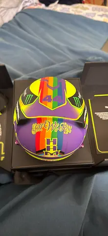 Lewis Hamilton Mercedes
Special Edition 2023
Season 1|2 Helmet - Bell
Mini
