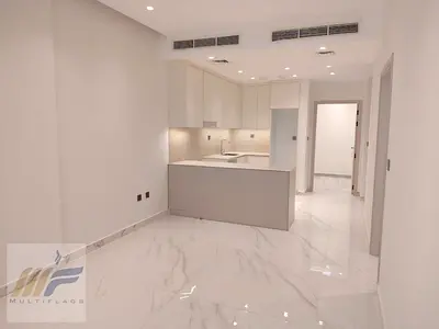 غرفة وصاله للبيع في برج جولد كريست مع مطور مباشر