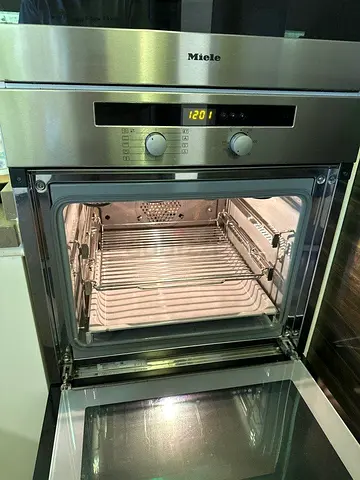 Miele Built-in Oven 60cm in excellent condition