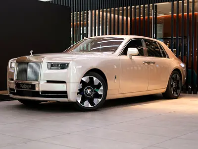 Rolls-Royce Phantom Model Year 2024 / 5,926 Kms