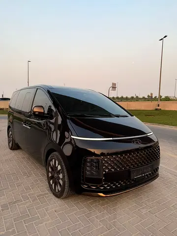 2023 Hyundai Staria Luxury - GCC Specs - Pristine Condition