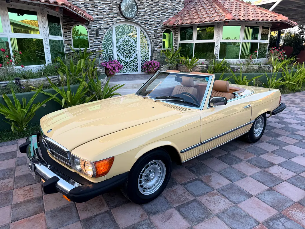 Mercedes-Benz SL-Class 1983 — photo 1 of 19