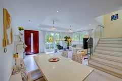 Corner Unit| Next to Park| Private Elevator