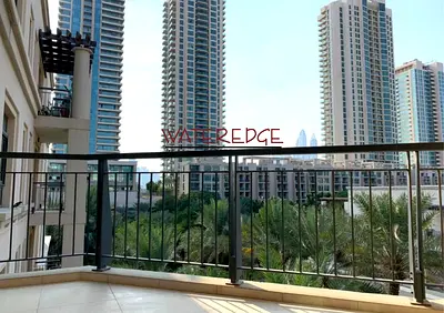 Immaculate Condition Large 2bed Lake Side Facing