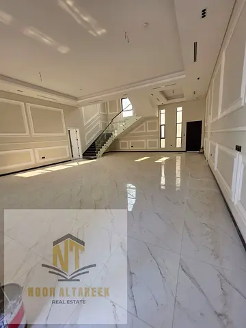 لبيع فيلا مستقلة – منطقة الحوشي فرصة مميزة لامتلاك فيلا فاخرة بتصميم واسع وتشطيب راقٍ في موقع هادئ ومميز. تفاصيل الفيلا: فيلا مستقلة خمس غرف نوم ماستر