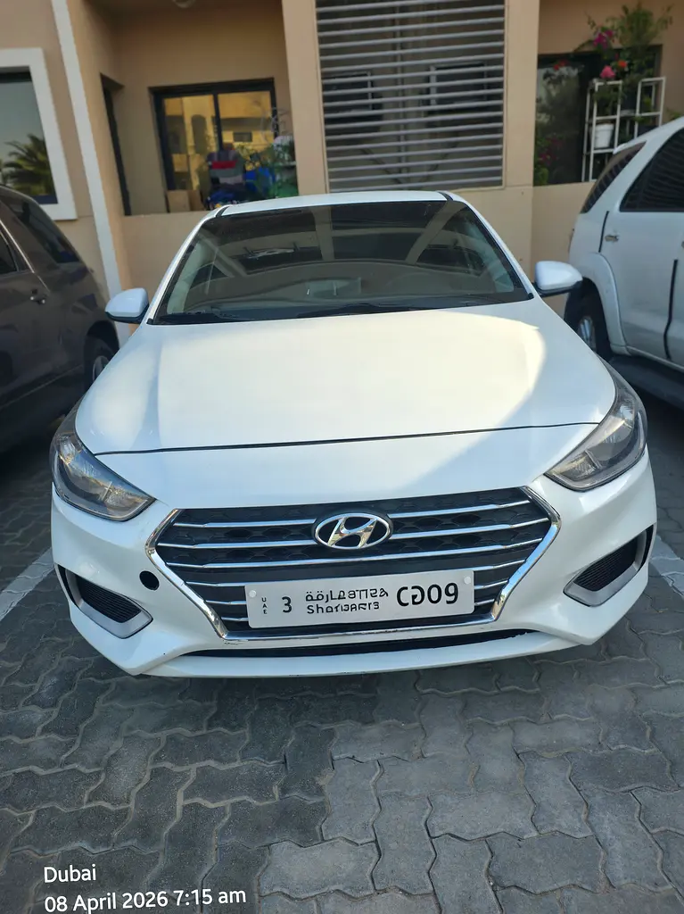 Hyundai Accent 2019 — photo 1 of 4