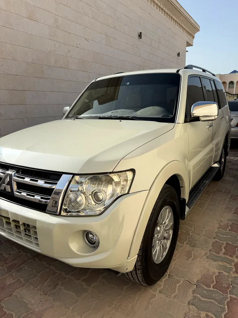 Mitsubishi Pajero 2012 — photo 1 of 12