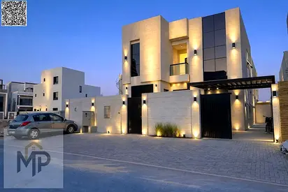 للبيع، فيلا بالقرب من المسجد. من أفخم الفلل في عجمان. بناء وتشطيب سوبر ديلوكس، مساحة بناء واسعة جدًا وغرف، تملك حر. للبيع، فيلا بموقع مميز