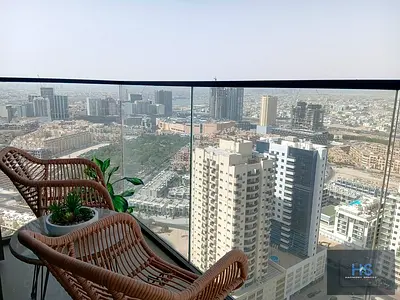 استوديو بالطابق العلوي | شرفة | إطلالات على المسبح والمدينة | Binghatti Tulip JVC