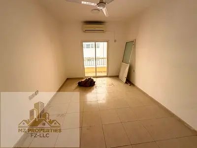 عرض مميز: استوديو واسع مع مطبخ قريب وشرفة